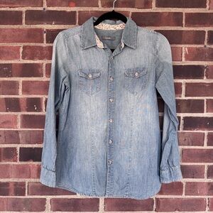 Light Wash Denim Long Sleeve Shirt Women’s Size Small